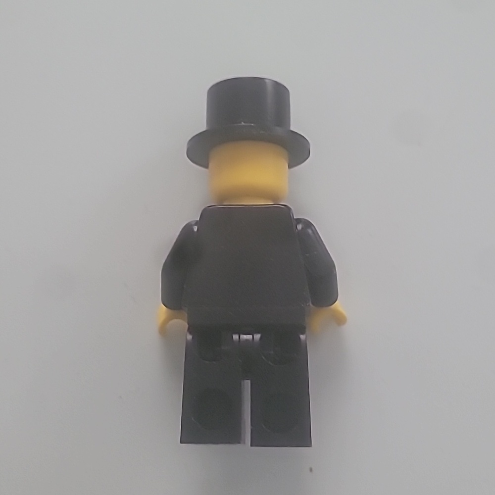 LEGO Seasonal Sleigh Driver Minifigure - Picture 3 of 5
